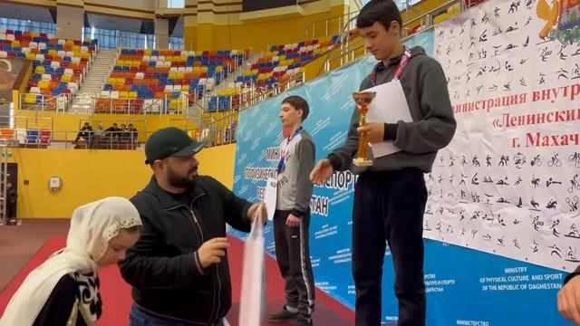 НАГРАДИЛ ЧЕМПИОНОВ ПЕРВЕНСТВА ДАГЕСТАНА ПО ТАЙСКОМУ БОКСУ смотреть онлайн