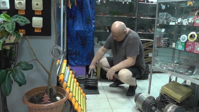 Спустя более 5 лет поднимаю за полную 5р.монету вес 22,3кг смотреть онлайн