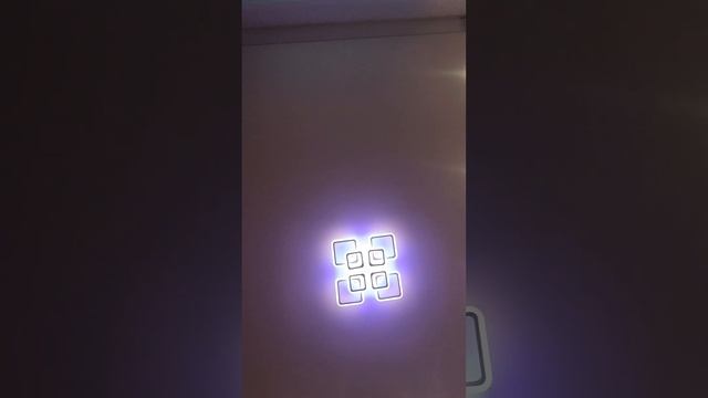 Натяжной потолок с люстрой и точечными светильниками смотреть онлайн