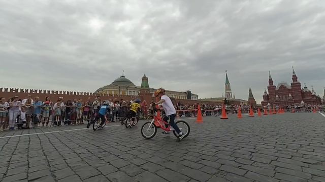 Беговелогонка MиниГП на Красной площади 2018 смотреть онлайн