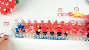 Сумка  "Клубничка" из резинок  Rainbow Loom на станке