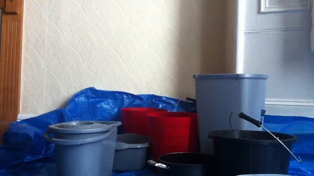 Ceiling Leak смотреть онлайн