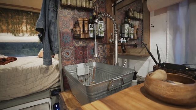Shuttle Bus Conversion Tiny Home Tour (Built in Just 6 Months) смотреть онлайн