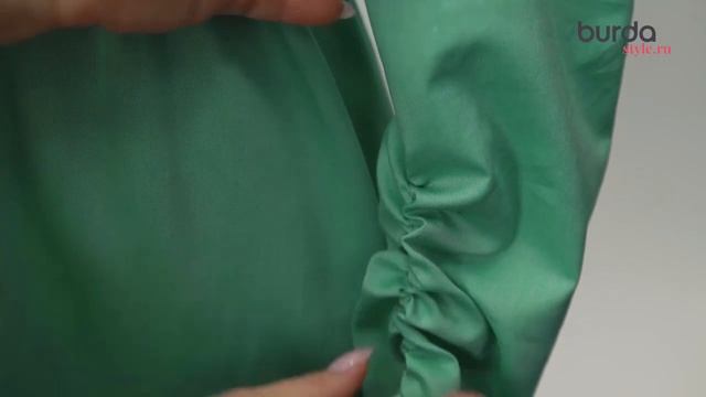 Онлайн-курс Академии Burda «Платье миди с длинным рукавом и эффектным лифом» смотреть онлайн