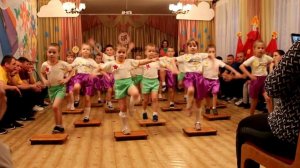 Спортивный танец на степах "Солнечные зайчики" (средняя группа)