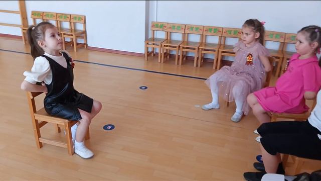 Играем в детский сад. "Я- музыкальный руководитель".mp4 смотреть онлайн