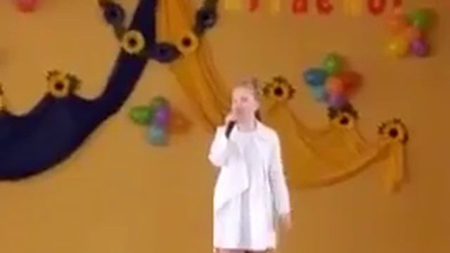 Анастасия Петрик – "Мама" | Выступление Насти в школе № 124 г. Харьков 🎤 смотреть онлайн