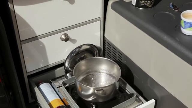 CamperVanTastic VanEssa camping kitchen for your VW Camper van, California Beach & Caddy Maxi Campe смотреть онлайн