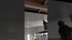 Приспособление для монтажа длинных профлистов к потолку.