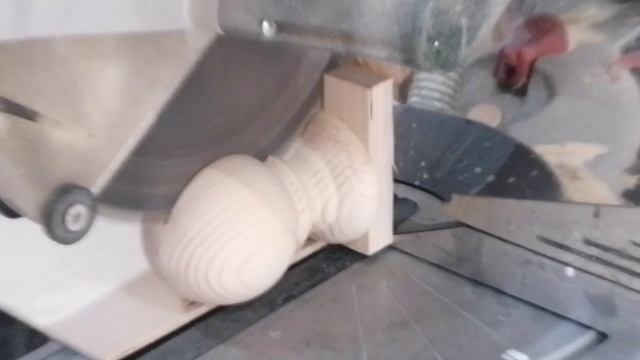 Как распилить маленькую деталь