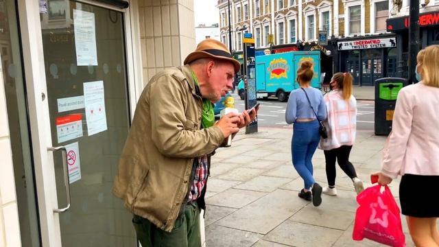 Когда ОЧЕНЬ хочется петь. Уличное караоке.?/When Someone Brought You Microphone.??