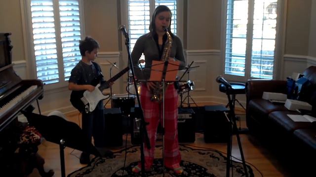 Kurt at Electric Guitar and Megan at Sax with Lavalier Mic - Christmas Day presents смотреть онлайн