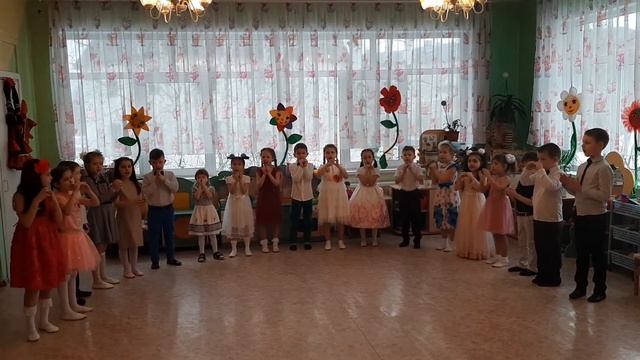 песня "Мамино сердечко", 8 Марта в группе "Солнышко" смотреть онлайн