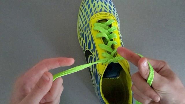 Как быстро и эффектно завязать шнурки. смотреть онлайн