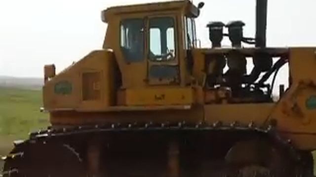 Fiat Allis Bulldozers digging in new water line смотреть онлайн