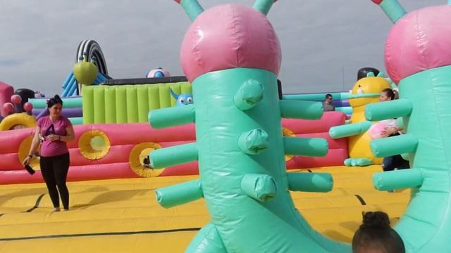 WORLD’S BIGGEST BOUNCE HOUSE / SPANGLISH - JITIVOZ смотреть онлайн