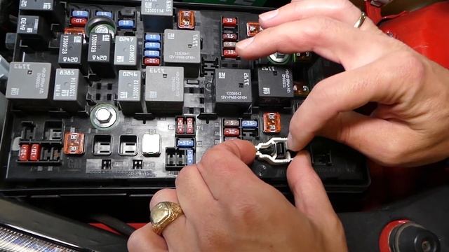 CHEVROLET CRUZE BATTERY VOLTAGE SENSOR FUSE LOCATION REPLACEMENT. смотреть онлайн