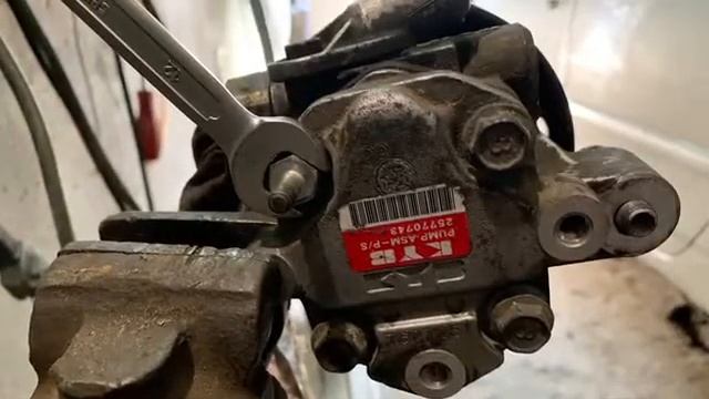 замена насоса ГУРА Кадиллак STS 4.6 AWD 2008 года