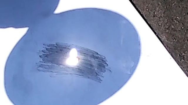 Как зажечь бумагу с помощи лупы смотреть онлайн