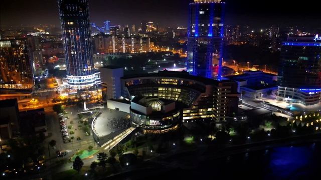 Ночной Екатеринбург с дрона. Центр города лето 2022.
