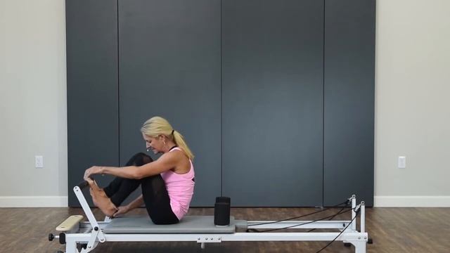 Hamstring Stretch on the AeroPilates Reformer смотреть онлайн