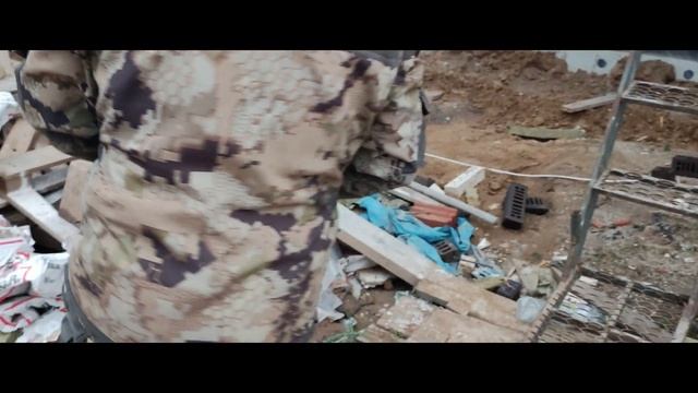 Приспособление для поднятия кирпича.