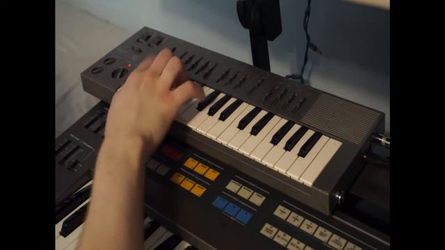 Yamaha CS-01 Analog Synthesizer 1982 смотреть онлайн