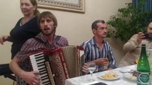 Аварские песни на аккордеоне поёт Шамхал Гаджибегов