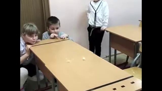 Опыт "Направленность потока воздуха" смотреть онлайн