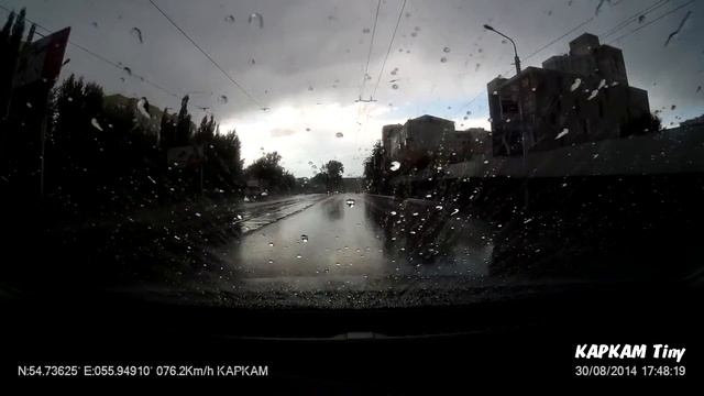 Работа покрытия KillAqua на лобовом стекле а/м VW Polo Sedan в движении (2) смотреть онлайн