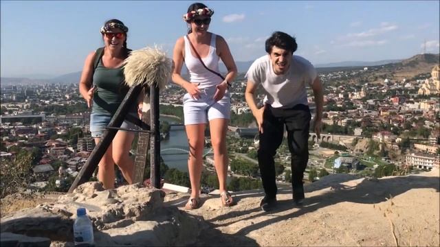 Лезгинка Madina Madina C Туристками Из Германии На Вершине Тбилиси 2019 ALISHKA ELVIN (Грузия) смотреть онлайн