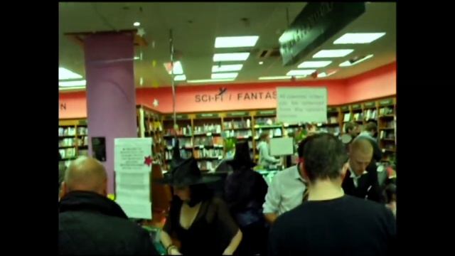 Harry Potter Night at Portsmouth Bookstore !!! (далекий июль 2007г.) смотреть онлайн