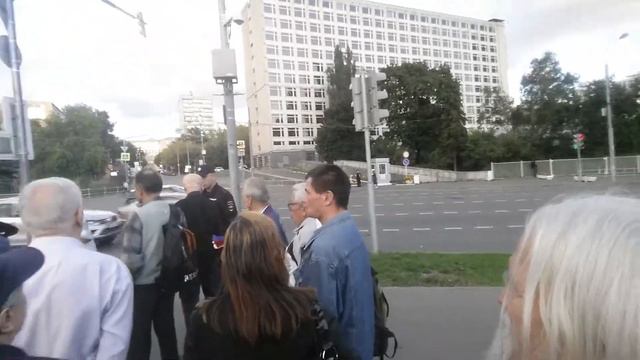 РЕПОРТАЖ - СЫН ПОЛКА... ЗАЩИТНИКИ БЕЛОГО ДОМА 19 8 19... смотреть онлайн
