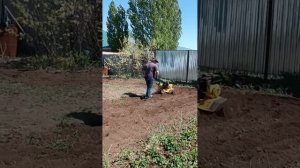 мотокультиватор Champion ВС 5712 помощник на даче.