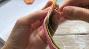 Как вшить деталь игрушки из фетра  / петельный (обметочный) шов/  / Blanket stitch