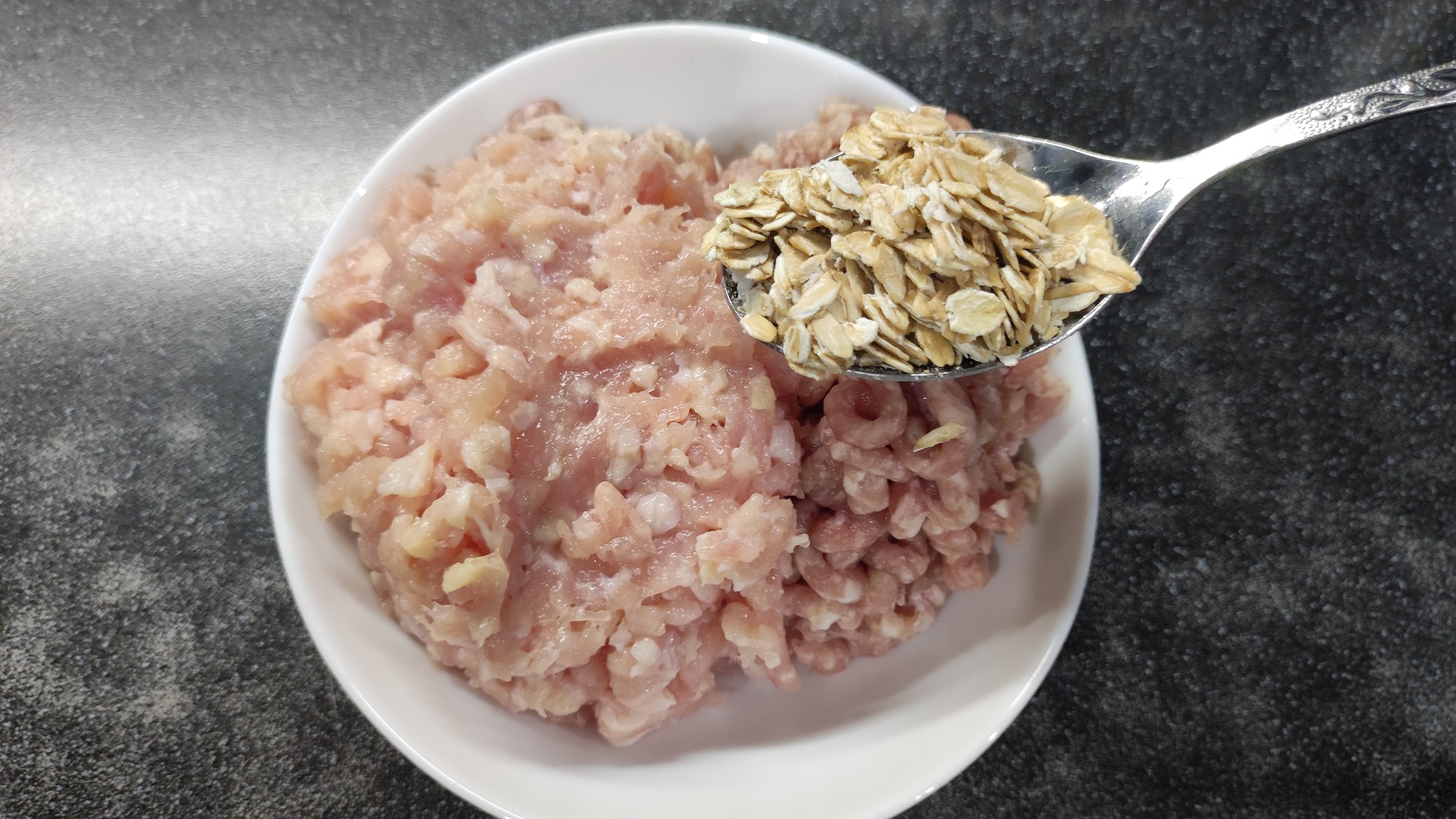 ДОБАВЬТЕ ОВСЯНКУ В ФАРШ! НИКТО НЕ ВЕРИТ, ЧТО Я ГОТОВЛЮ ИХ ТАК ПРОСТО! САМЫЙ УДАЧНЫЙ и ПРОСТОЙ РЕЦЕПТ смотреть онлайн