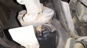 Из-за  чего может быть люфт на рулевой колонке.И как возможно его устранить.Опель Вектра а 1.6