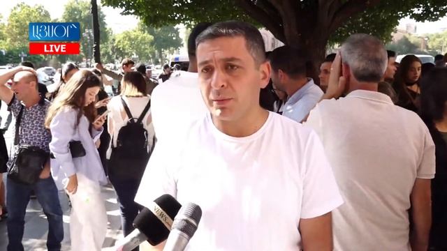LIVE. Իրավիճակը Երևանում լարվում է. հավաք՝ կառավարության դիմաց смотреть онлайн