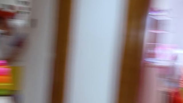 Макс и Катя надули огромные надувные игрушки в доме смотреть онлайн