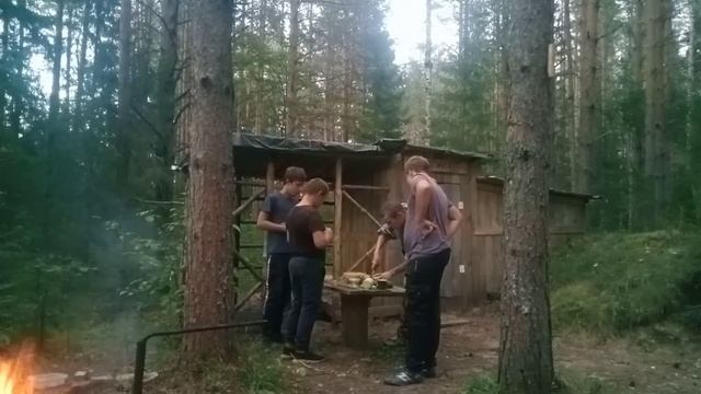 Сейчас я вам тут ПОКАЖУ! Дети снова забрались к ТАЁЖНОЙ ИЗБЕ! Учим детей таежной жизни. смотреть онлайн