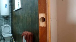 установка самой простой дверной ручки в межкомнатную дверь