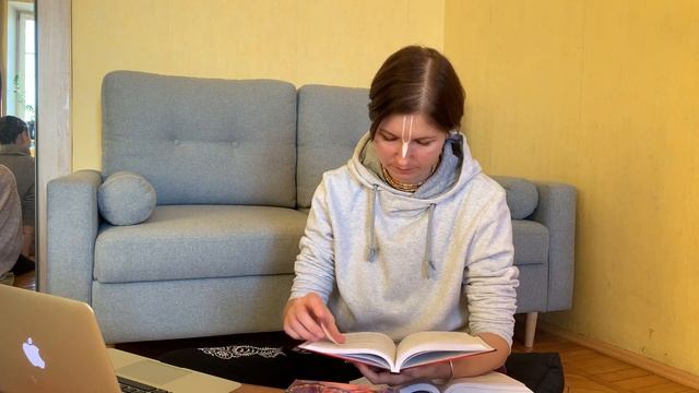 Гаура Катхамрита. Встреча 28. Рай Рамананда Самват, часть 17. Саттвика-бхава. 05.12.20 смотреть онлайн