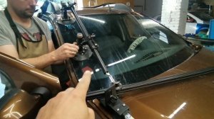 Замена лобового одним мастером за 45 минут !