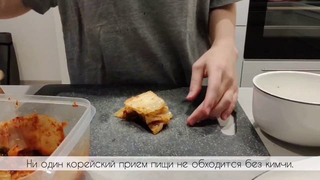 Готовлю корейский ужин. Как приготовить рамен и чумок паб. 라면.참치주먹밥. Korean dinner смотреть онлайн