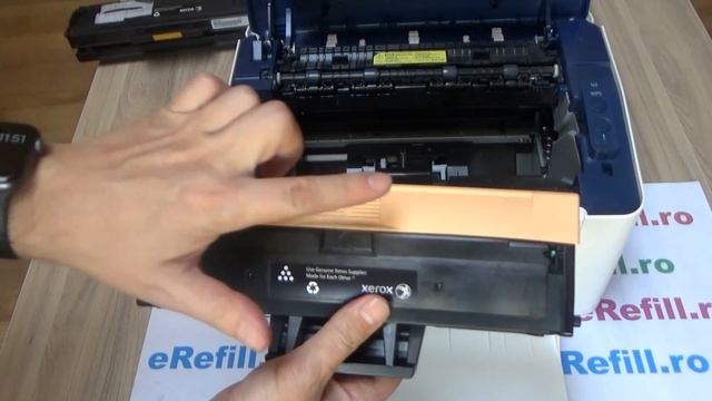 Xerox Phaser 3020 - Replacing the Toner Cartridge смотреть онлайн
