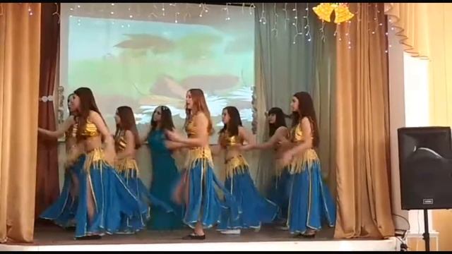 Девочки 7-Г класу затанцювали восточний танец под песню васточние сказки на английском смотреть онлайн