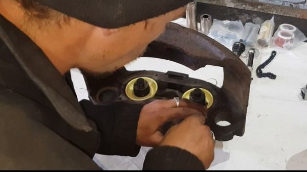 РЕМОНТ ТОРМОЗНОГО СУППОРТА KNORR!!! Сборка суппорта в определённой последовательности. Часть 1