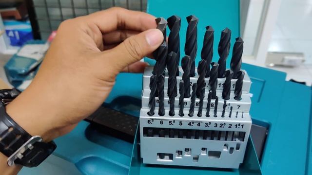 Makita Metal Drill Bit HSS-R One Box 25 peace Code D-54128 смотреть онлайн