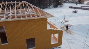 Дом из бруса своими руками за 32 дня, как построить, все этапы строительства в зимнее время.