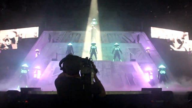 Chris Brown Beautiful People Live Paris Bercy DEC 9 (CARPE DIEM TOUR) смотреть онлайн
